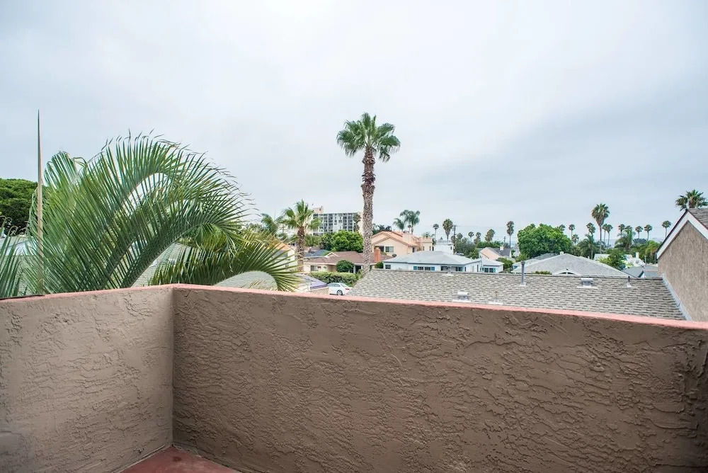 4br/3.5ba w/ Balcony in PB by Domio