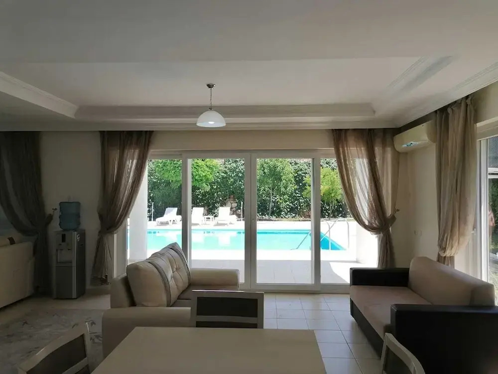 Crown Villa 2