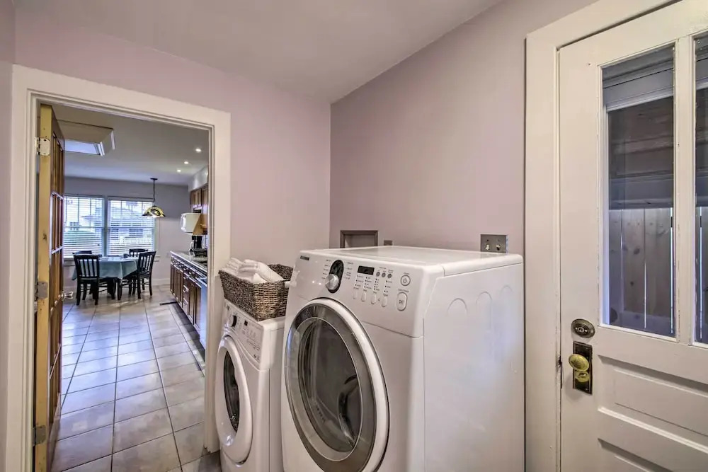 Historic Noblesville Home: Walk to Downtown Shops!