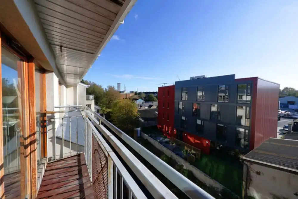 2 Bedroom Penthouse Beside City Centre