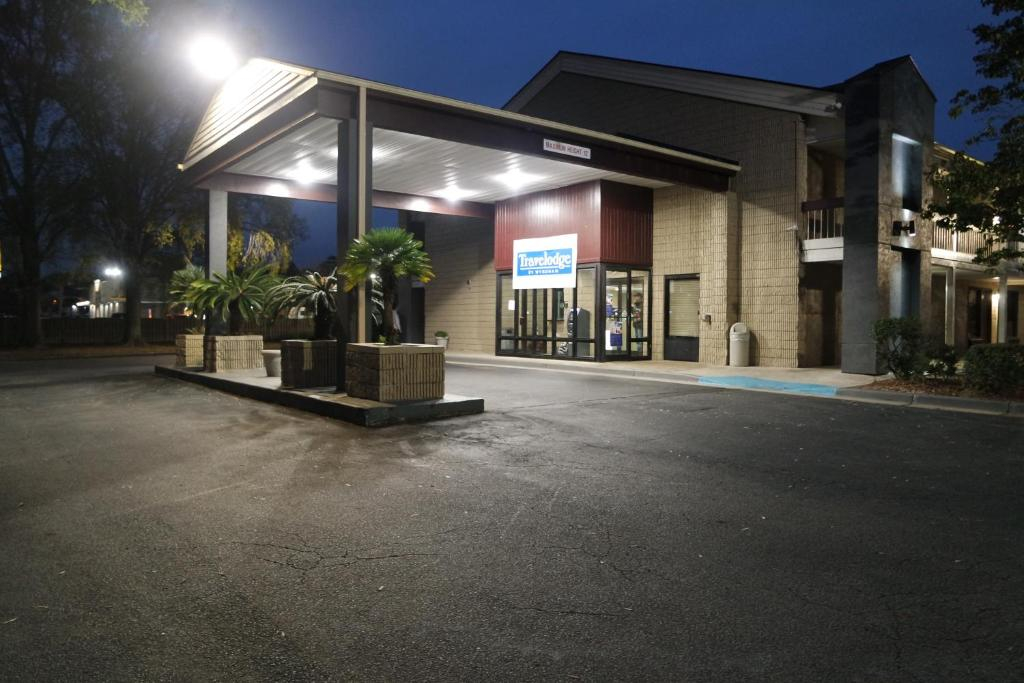 Travelodge by Wyndham North Charleston