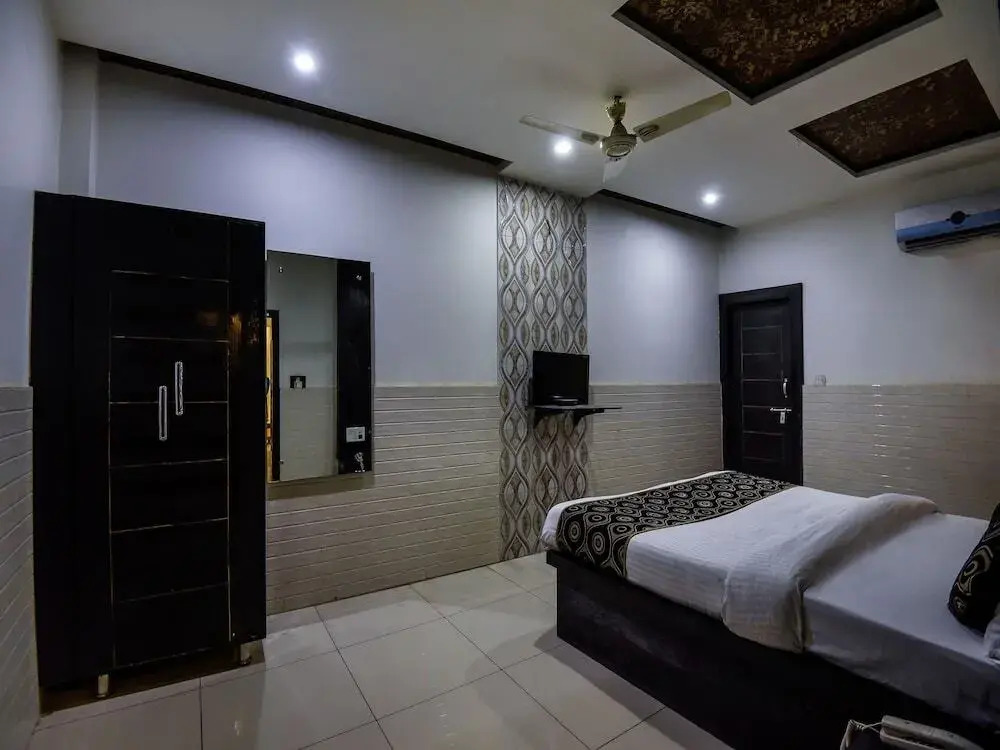 Hotel Alpine Inn by OYO