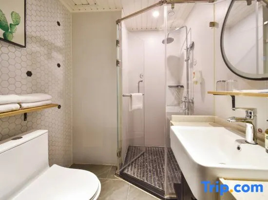 Ginza Inn (Qingdao Golden Beach Xiangjiang Road Subway Station Branch)