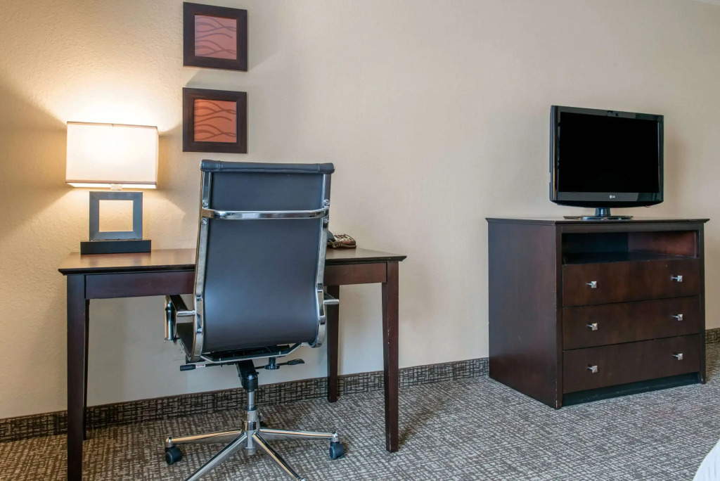 Comfort Inn & Suites Porter near Indiana Dunes