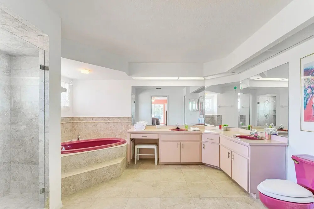 Spring Hill Home: Heated Pool, 9 Mi to Beach!