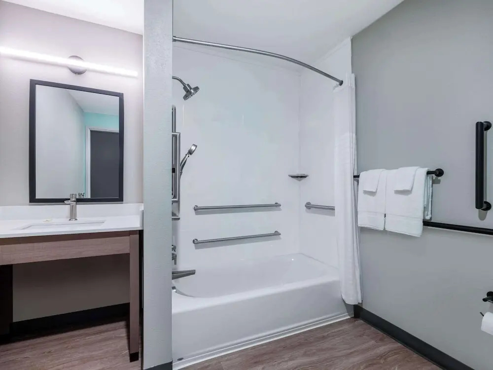 ECHO Suites Extended Stay by Wyndham Indianapolis AmeriPlex