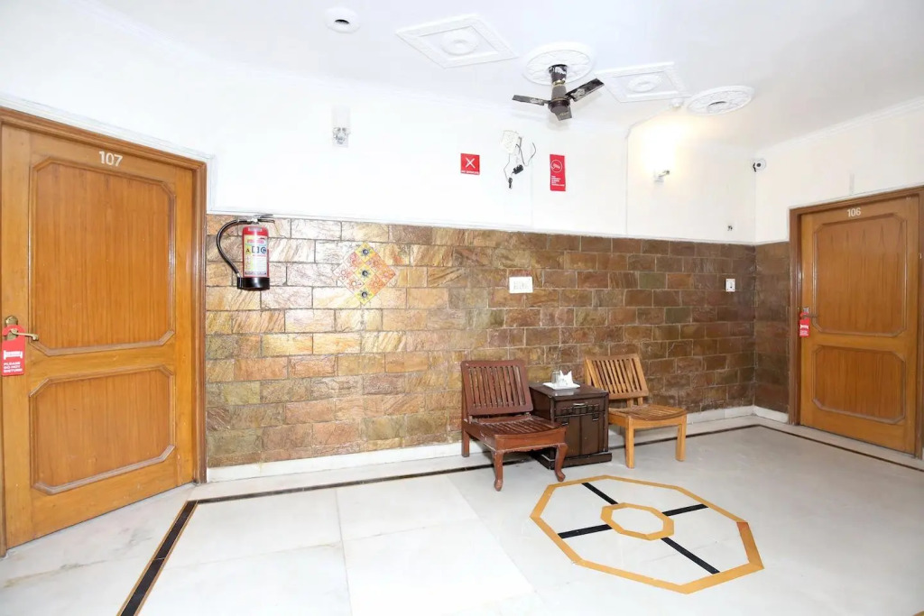OYO 5637 Hotel Majestic
