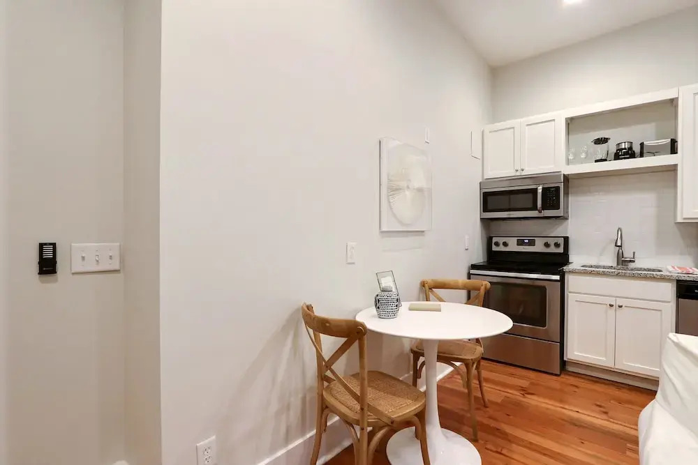 Gallery Stays - Parkside Suite