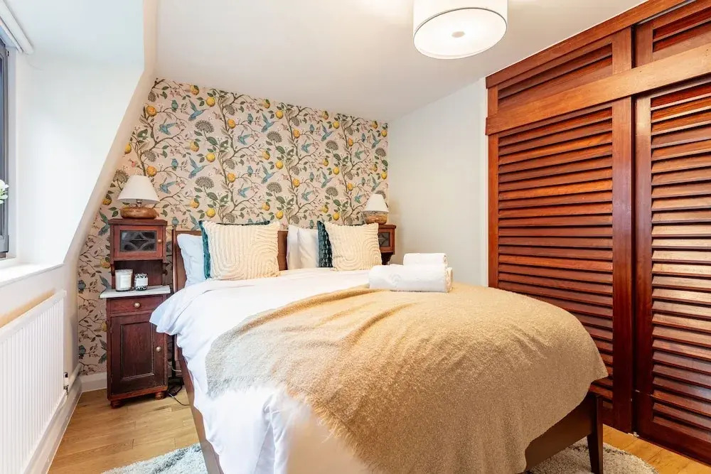 Spacious 2BR House by Madame Tussauds