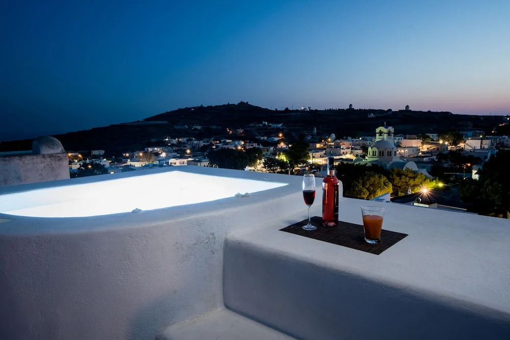 The Luna Suite with Hot Tub