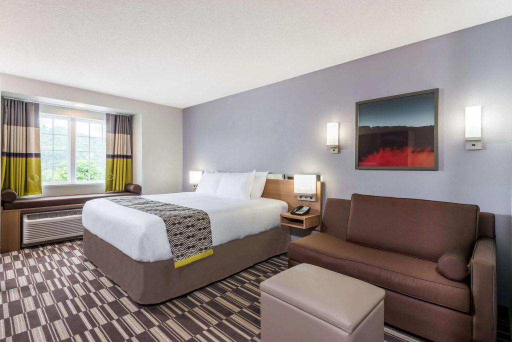 Microtel Inn & Suites by Wyndham New Martinsville