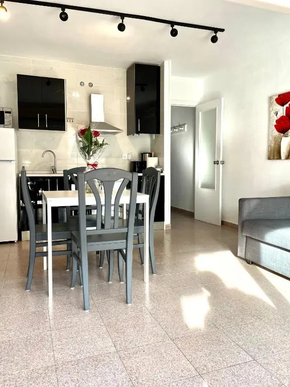 SUPERBE APPARTEMENT AVEC PISCINE, PLAGE A 300m! PORT AVENTURA A 5 mn!