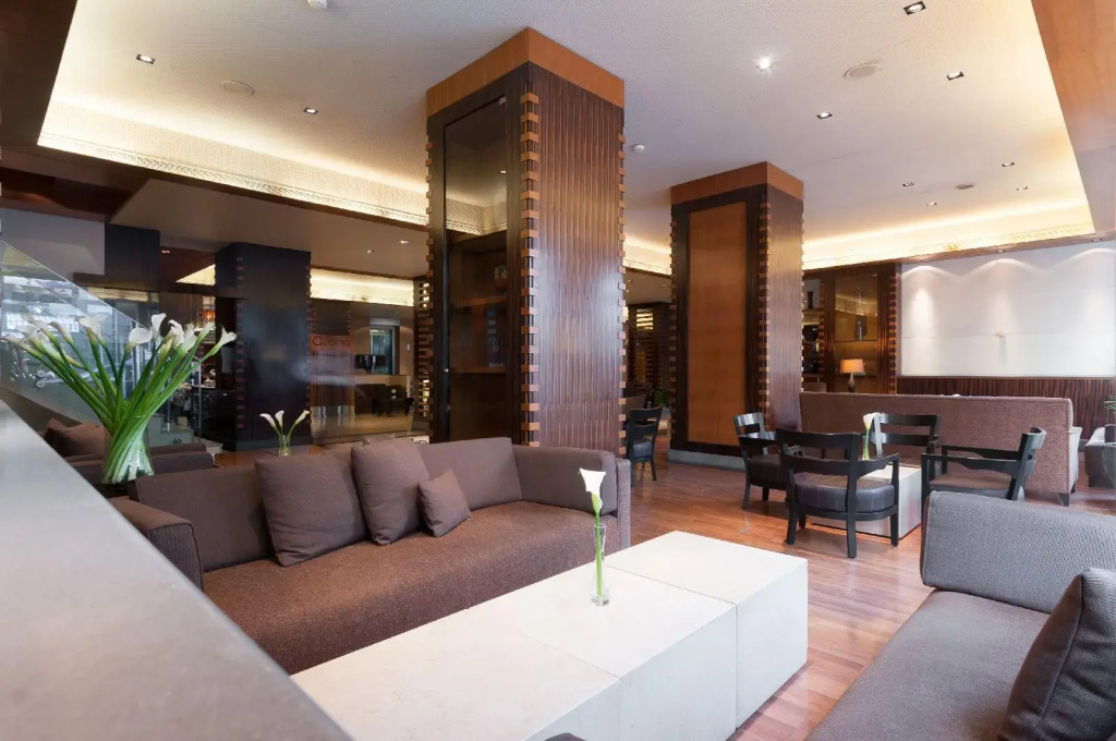 Le Commodore Hotel