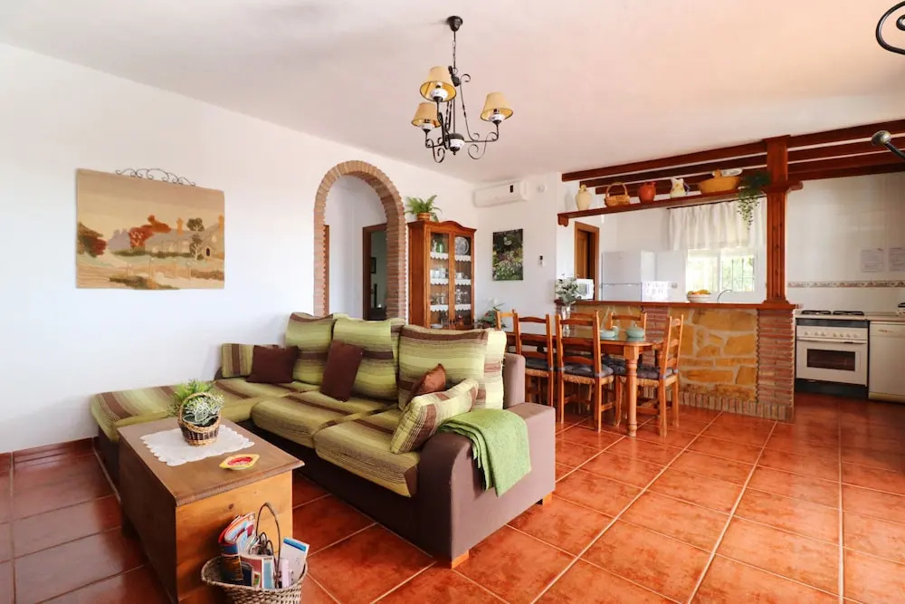 1143 Villa Serymar