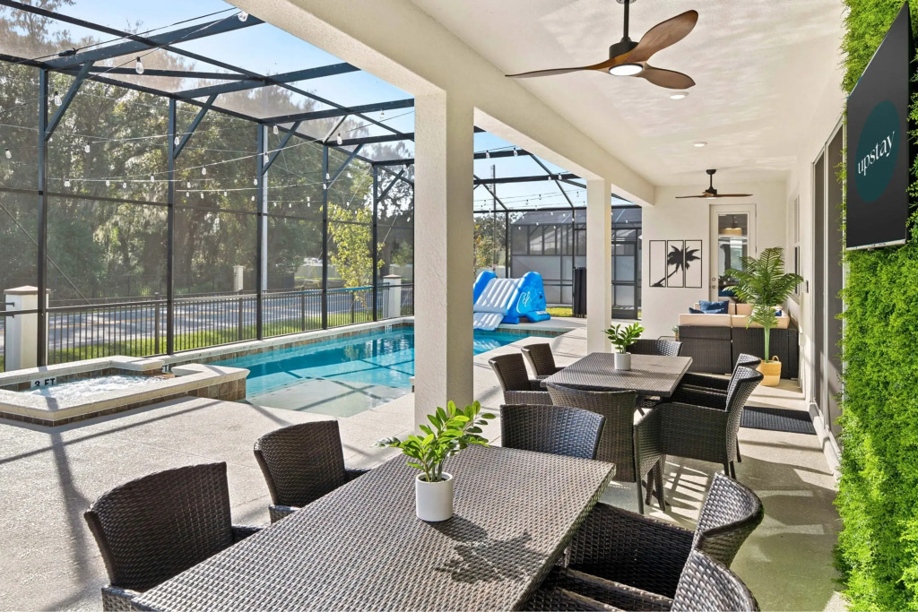Upstay - 31-Guest Home w Pool-Hot Tub