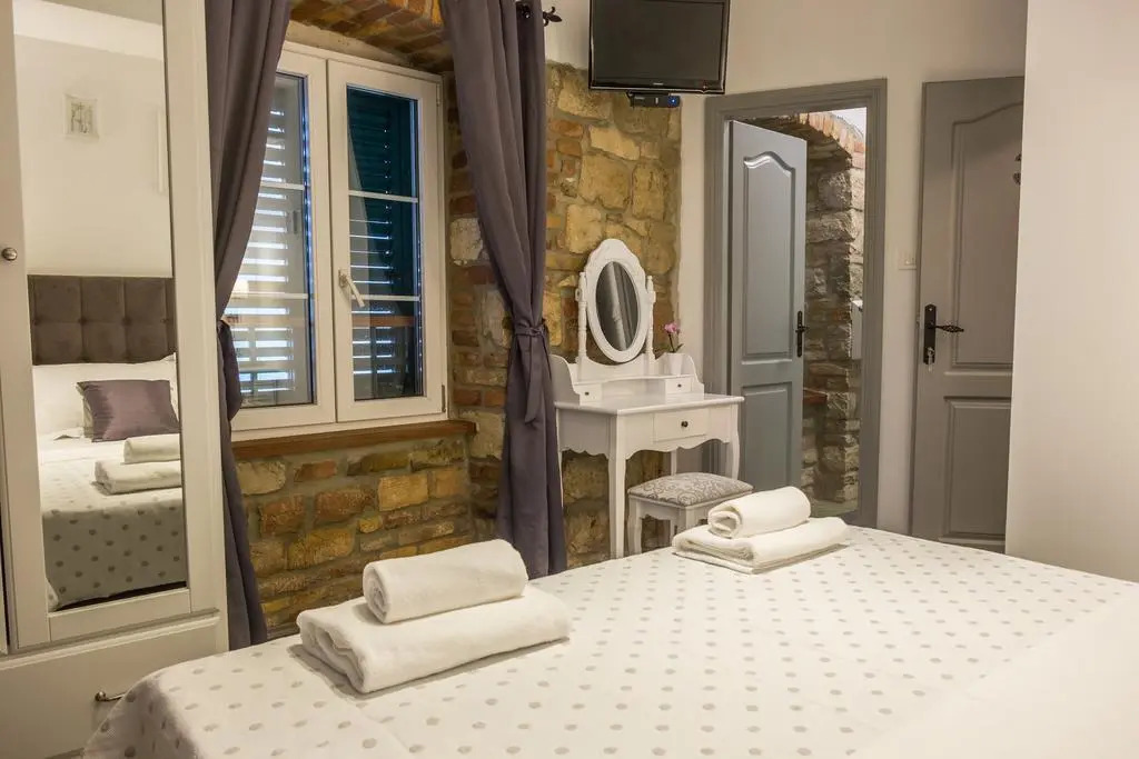 XIV Century Rooms