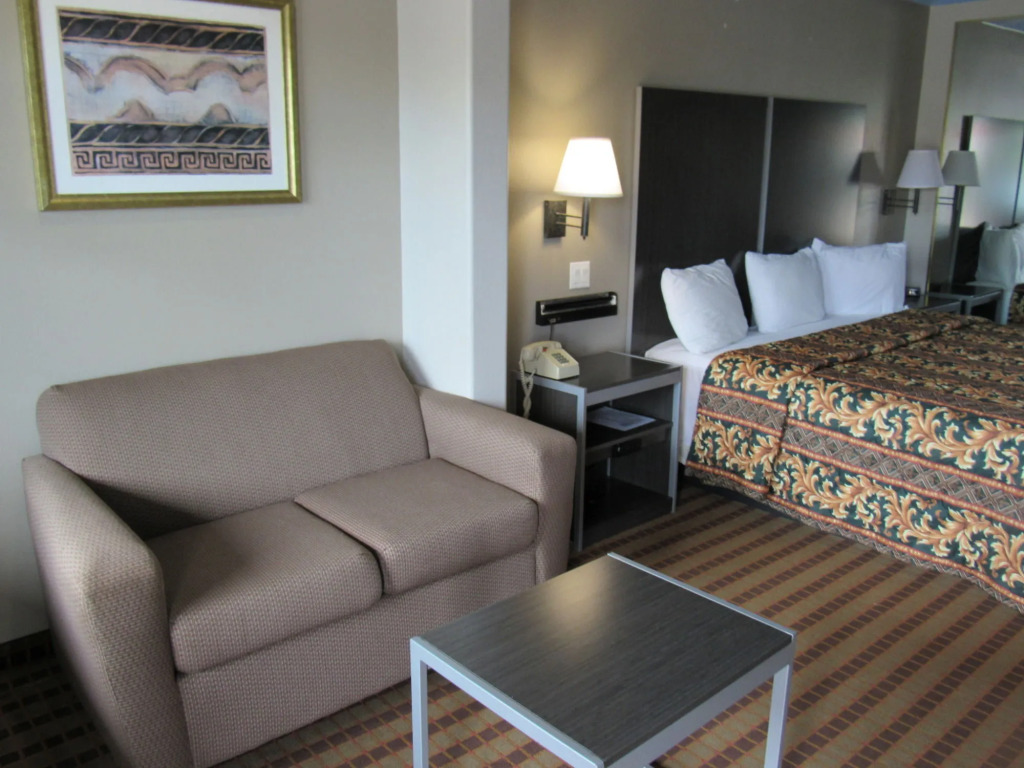 Camelot Inn & Suites Highway 290 NW Freeway