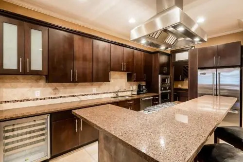 LazyKey Suites - Gorgeous 3BD Penthouse w/Spa and a Private Deck