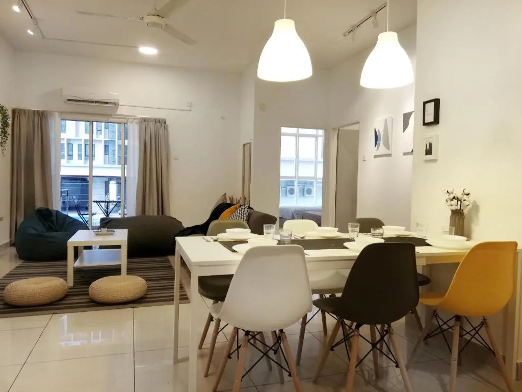 Subang City 8-9 pax l Walk Summit l 5-Min Sunway