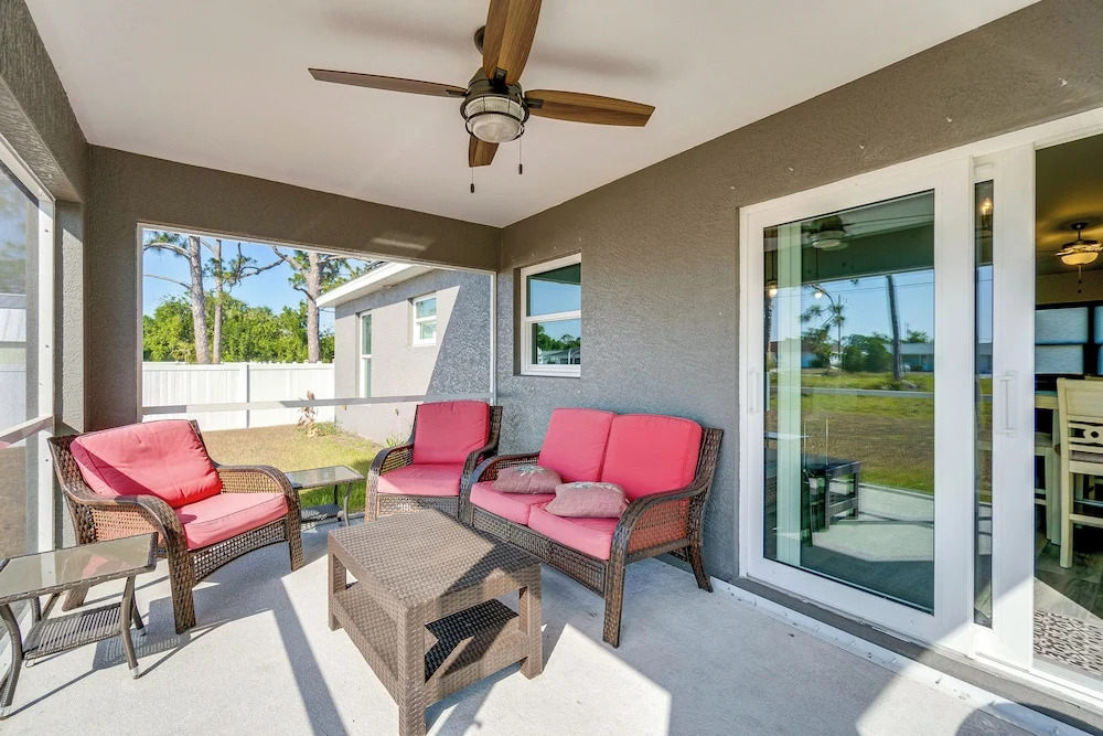 3 Mi to Port Charlotte Beach: Home w/ Lanai