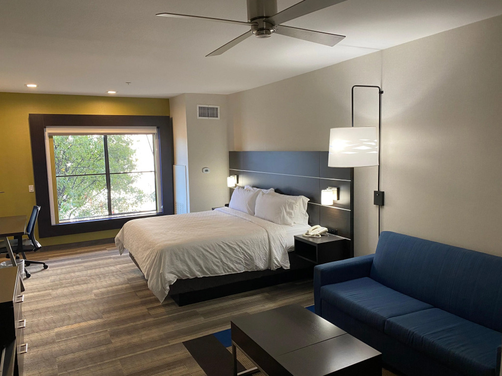 Holiday Inn Express & Suites El Dorado Hills by IHG