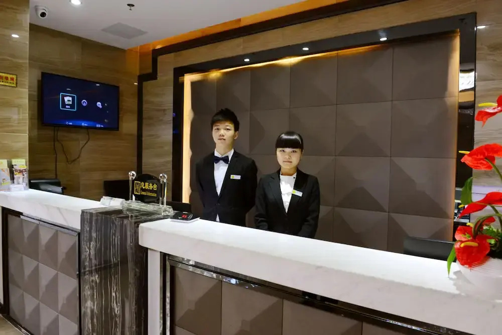 Xinghe Yuezhi S-Guangzhou Yuexiu District Railway Station White Horse Clothing City Flagship Store