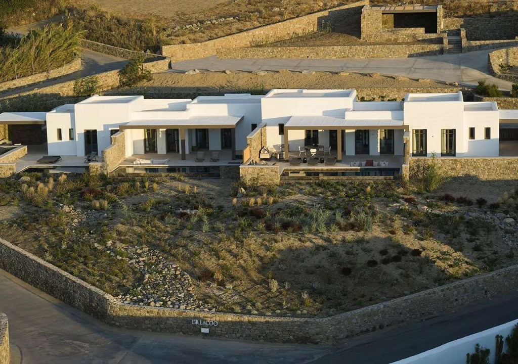 Bonzoe Suites & Villas