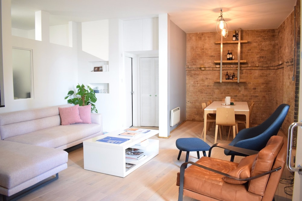 Open Plan Flat in East London