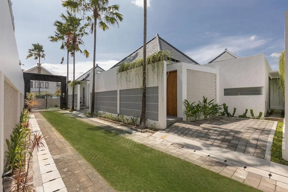 Fenosa Seminyak Villas