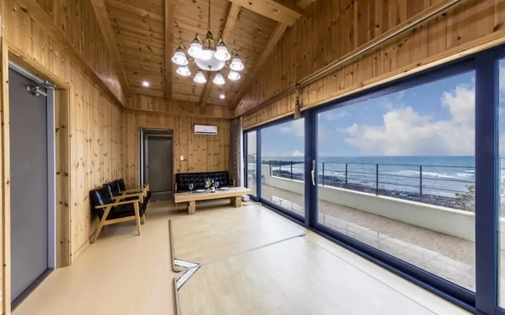 Seogwipo Toto Pension (Near Soesokkak, Outdoor Terrace)(서귀포 토토펜션 (쇠소깍인근,야외테라스))