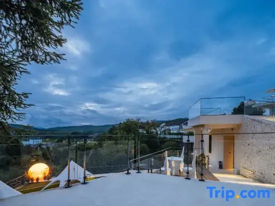 Tengchong Breeze and Courtyard Natural Hot Spring Homestay