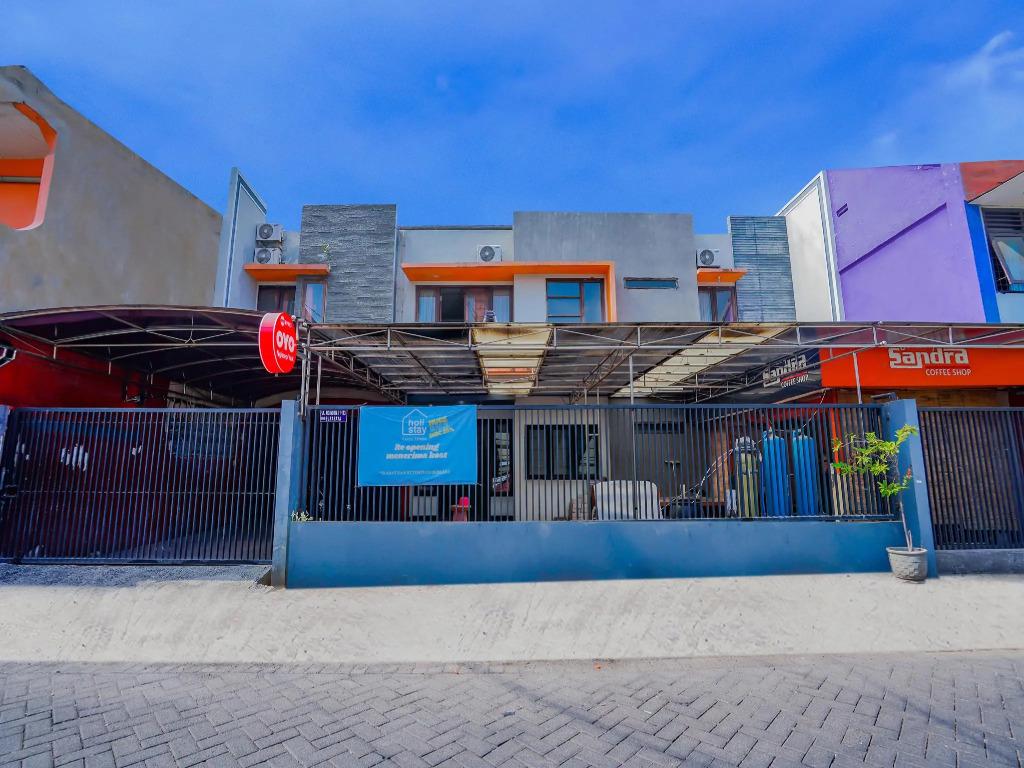 OYO Flagship 90524 Holistay Surabaya