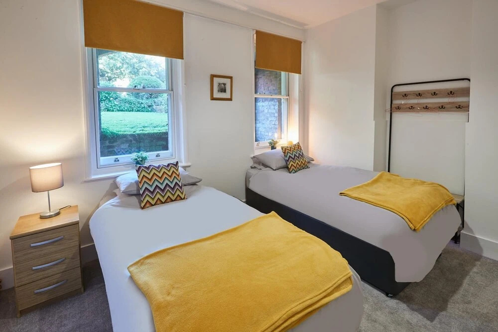 Host Stay Leafy Garden Apartment