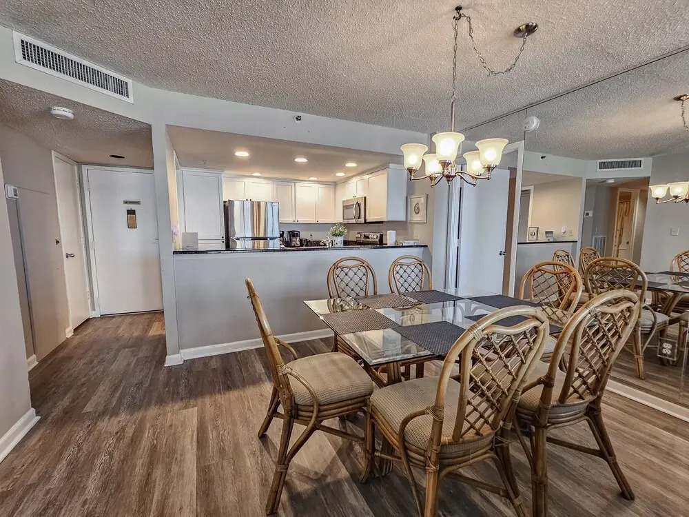 507 South Hampton 2 Bedroom Condo