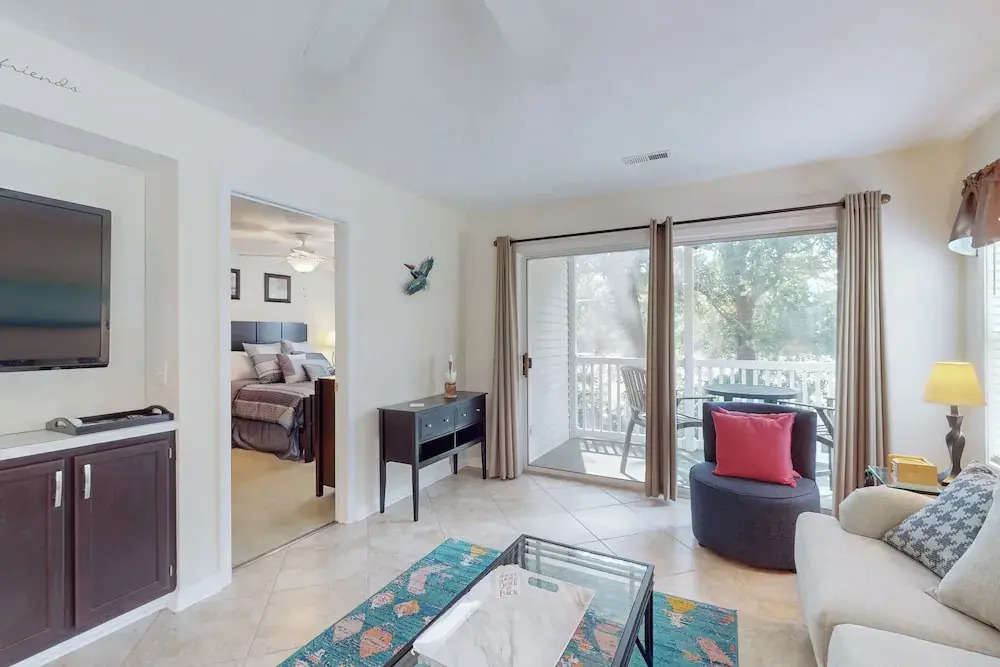 Longs Cozy Haven: Stylish, Accessible Retreat