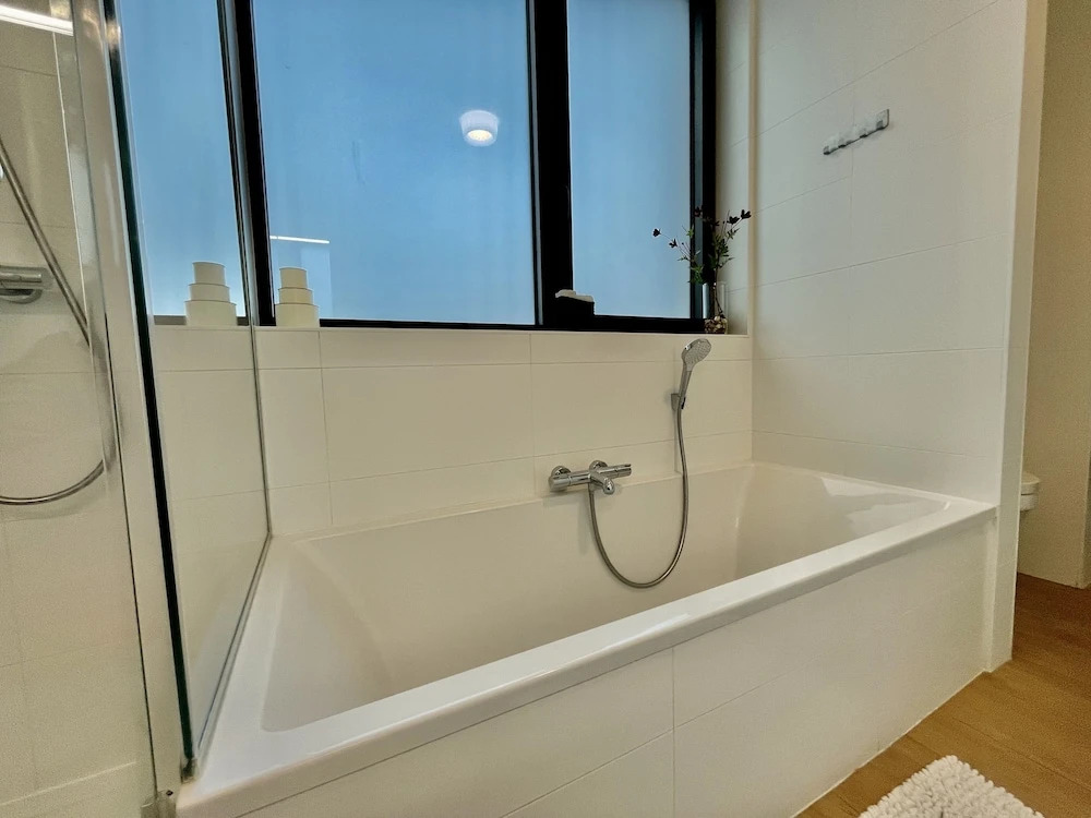 OneLuxStay near Diamond District
