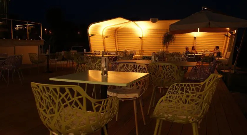 Hotel California Club by Chevalet