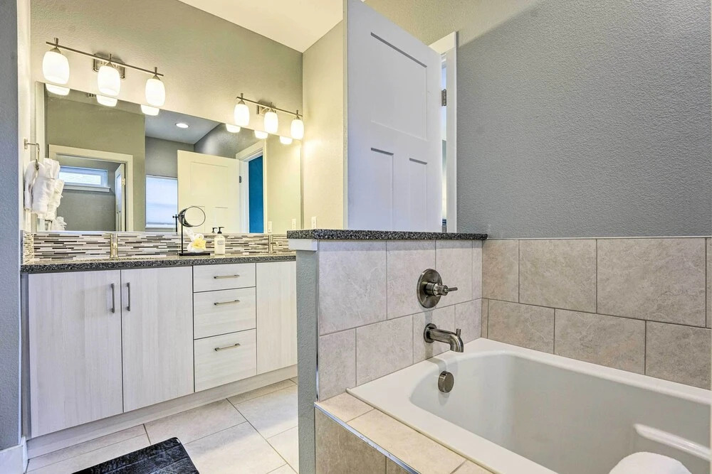 Spacious Old Town North Home w/ Rooftop Deck!