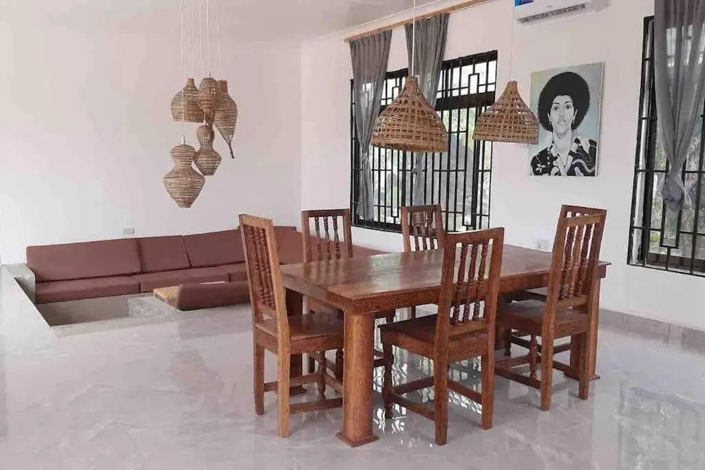 La Luna Villa -Spacious villa near beach