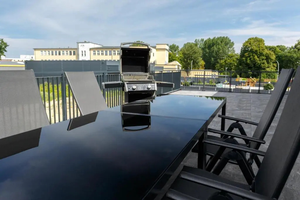 Monteurzimmer Berlin Pankow mit Dachterrasse - Nur 10 min. von der A10 - 3 Zimmer/ 7 Betten