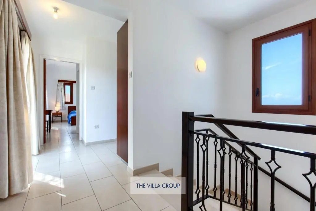 Villa 382