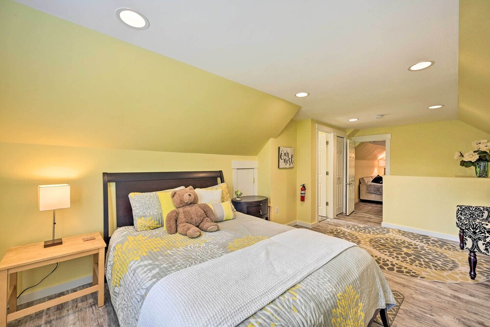 Family-friendly Kirkland Home ~ 1 Mi to Downtown