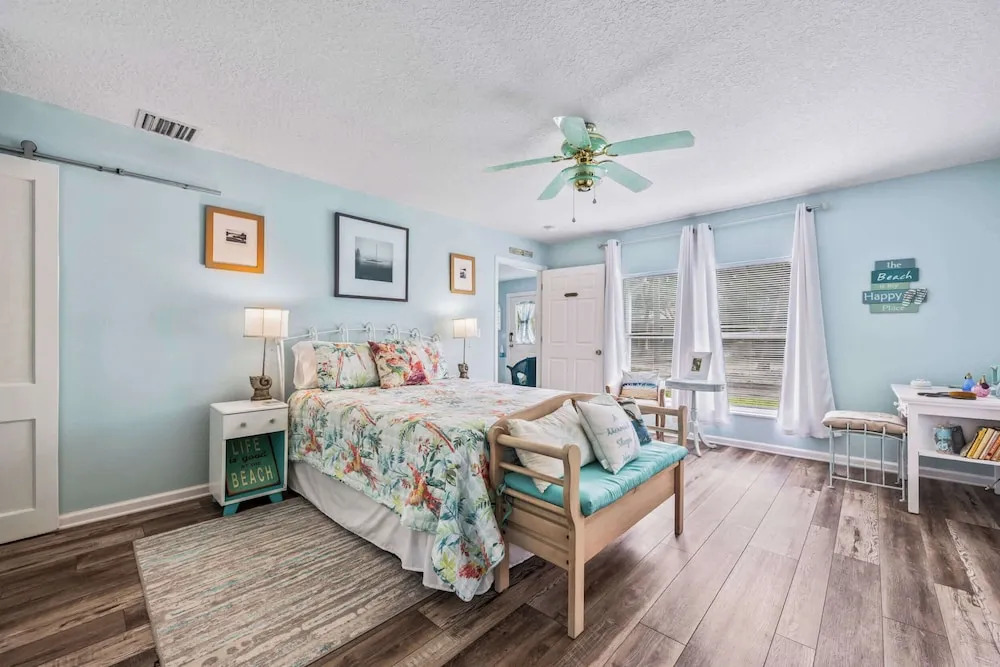 Mermaid Cottage 3 BDR Charmer!