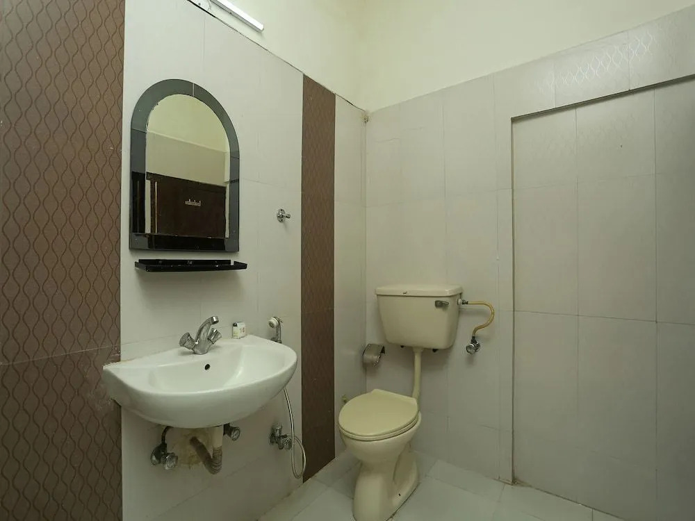 OYO 18429 Hotel Sai President