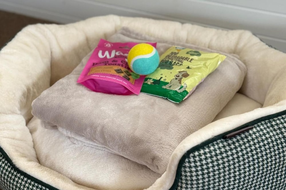 Pets - Garden - Parking - Sleeps up to 4 - Hiking