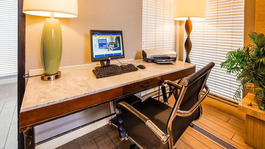 SureStay by Best Western Kansas City Country Inn North