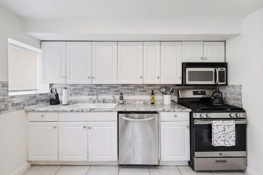A Cottage in Downtown STL.  Sleeps 10
