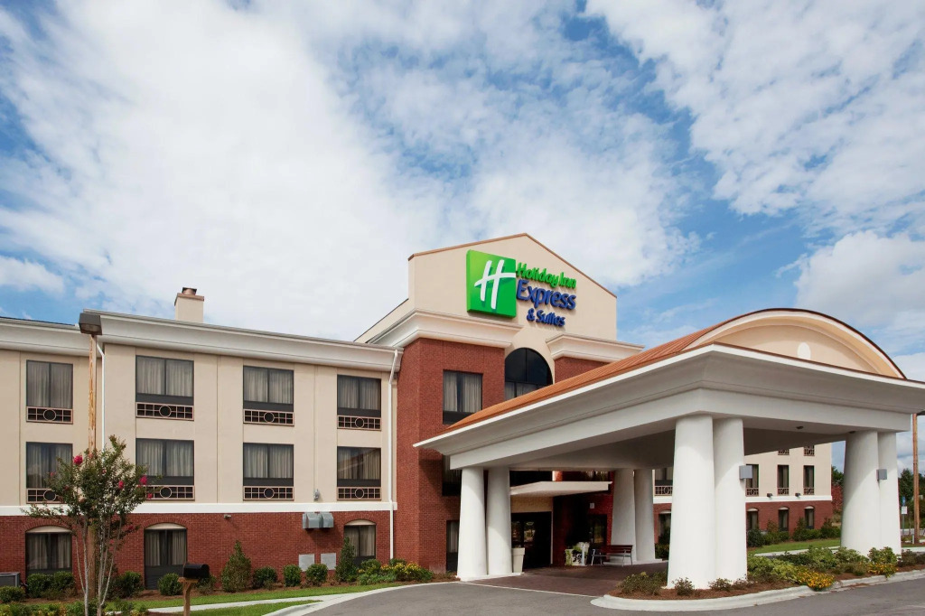 Holiday Inn Express & Suites - Hardeeville-Hilton Head by IHG