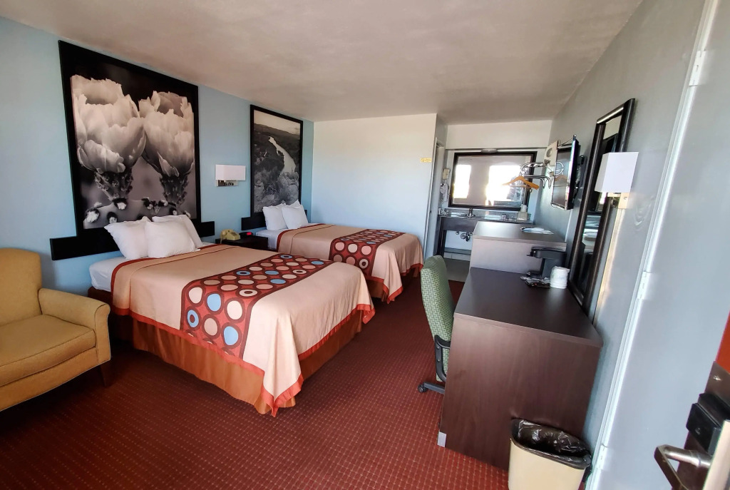 Super 8 by Wyndham Van Horn