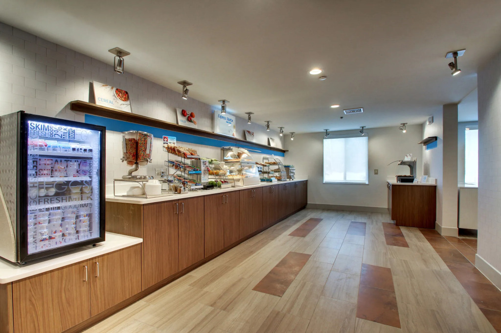 Holiday Inn Express & Suites - Lincoln East - White Mountains by IHG